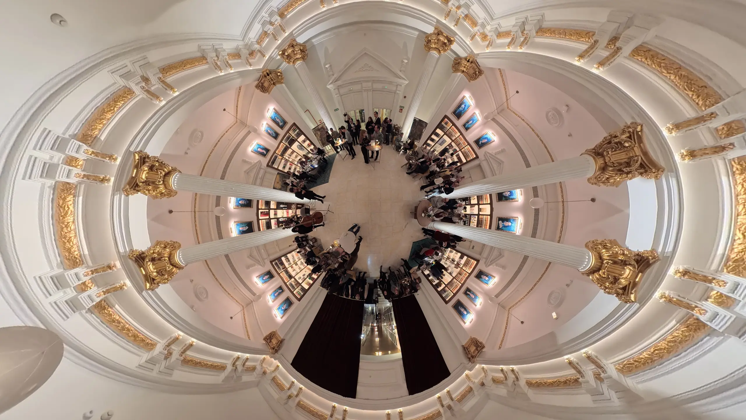 Tour virtual 360 inmersivo en Madrid - Fotografía de arquitectura innovadora por Nolwenn Guilbert.