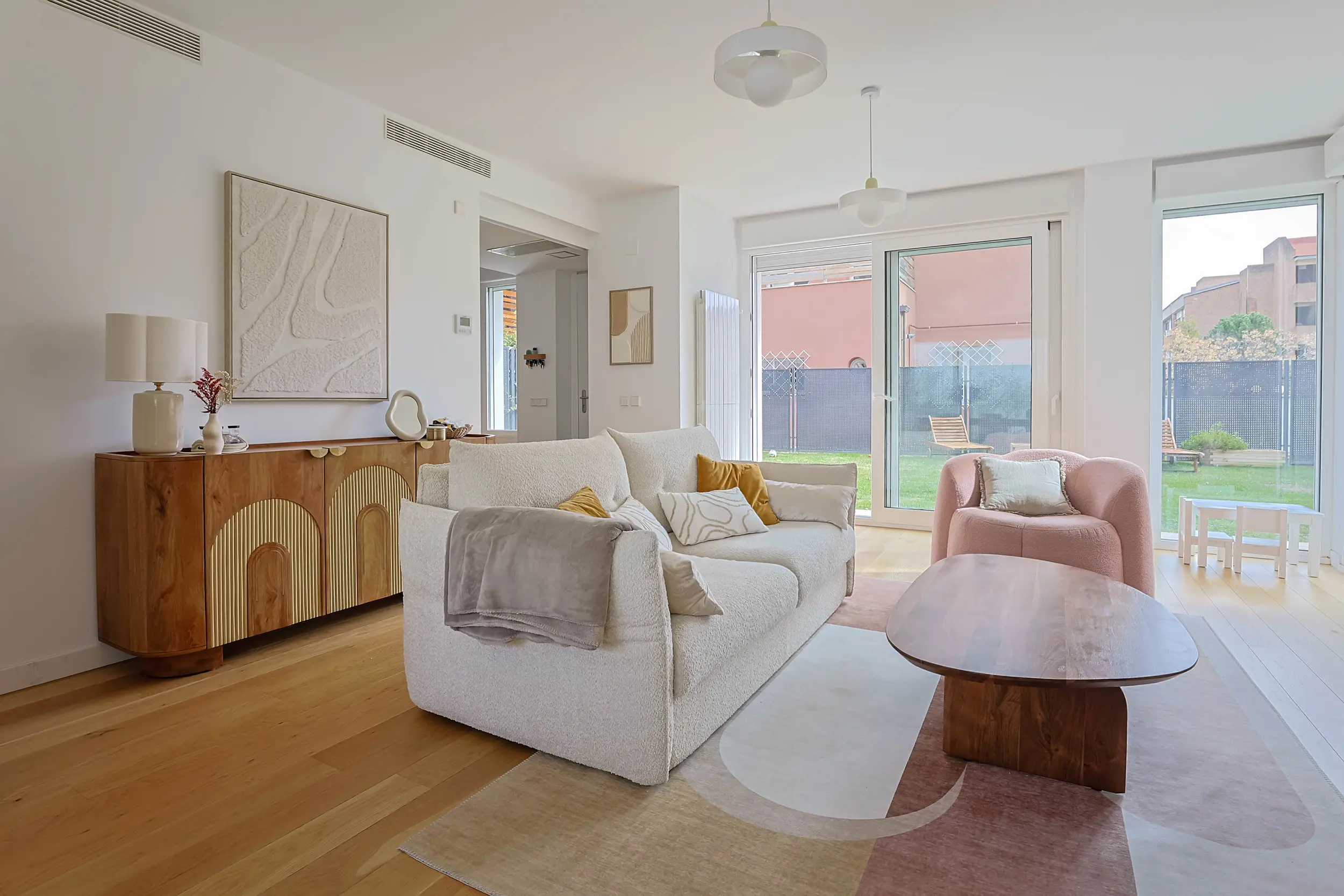 Photographie immobilière de prestige à Madrid - Nolwenn Guilbert - Salon lumineux avec technique HDR pour une clarté maximale