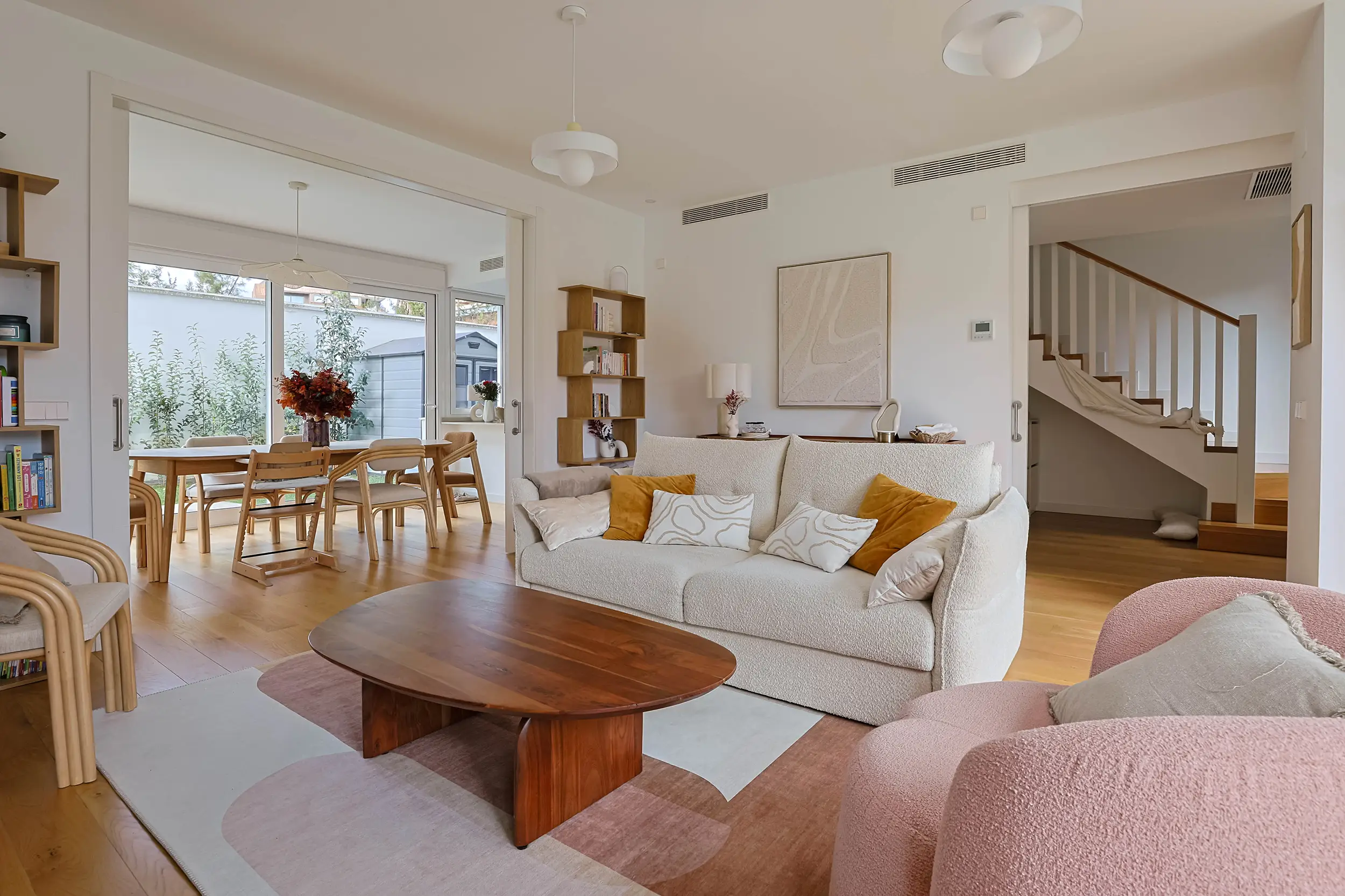 Photographie immobilière de prestige à Madrid - Nolwenn Guilbert - Salon lumineux avec technique HDR pour une clarté maximale.