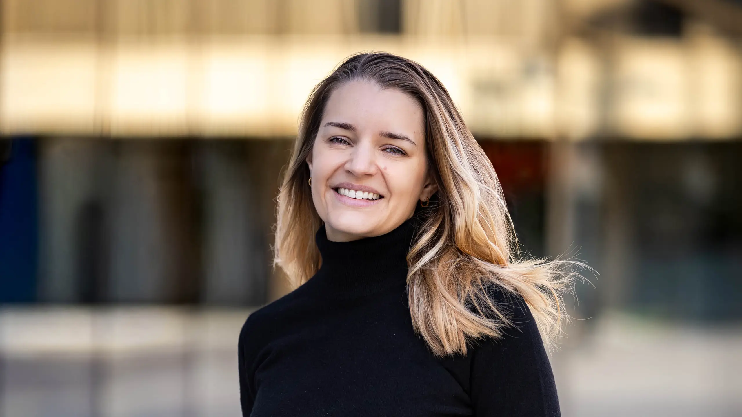 Retrato de marca personal en Madrid - Sesión profesional y natural para emprendedores por Nolwenn Guilbert.